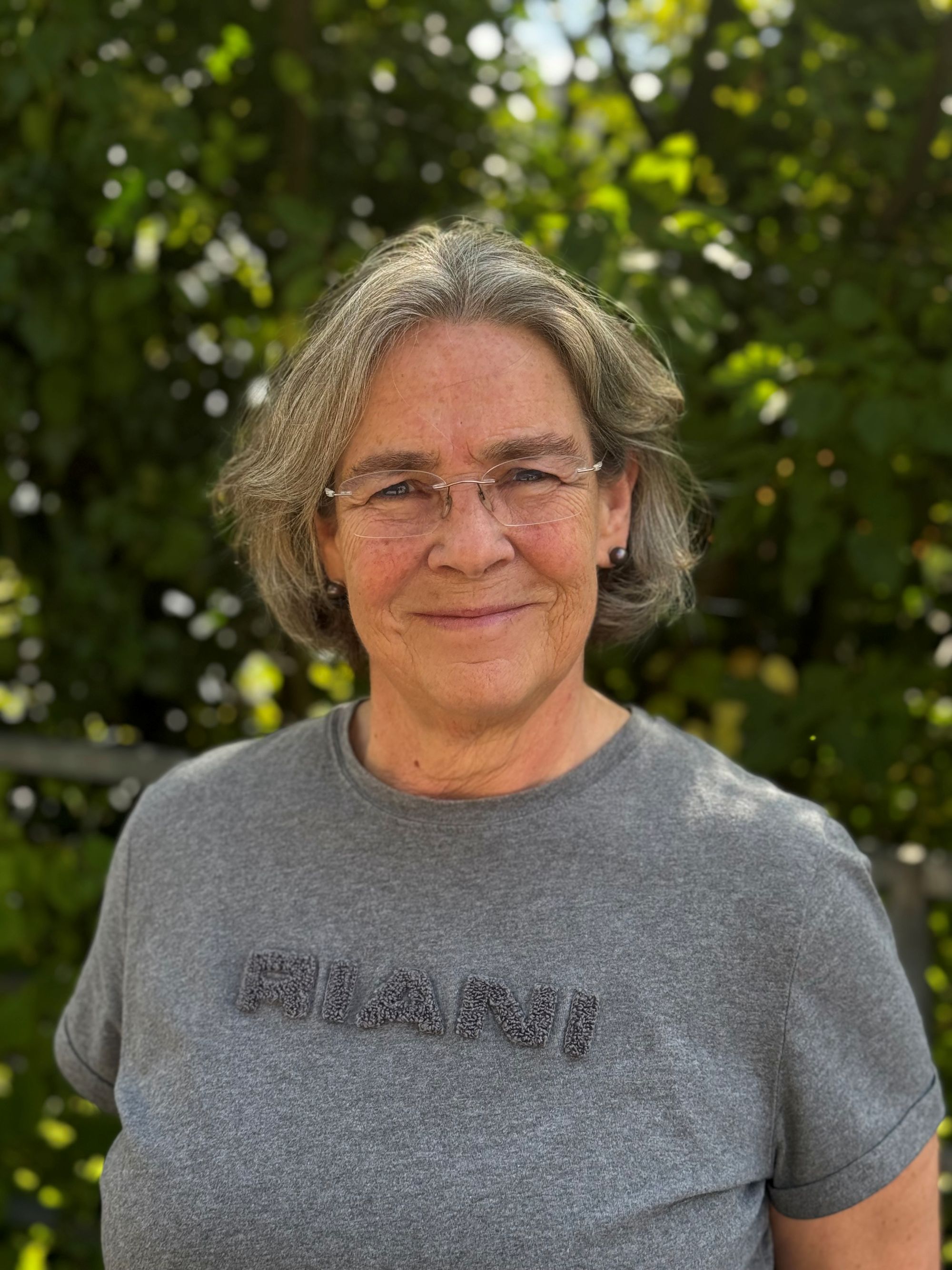Frau Dina